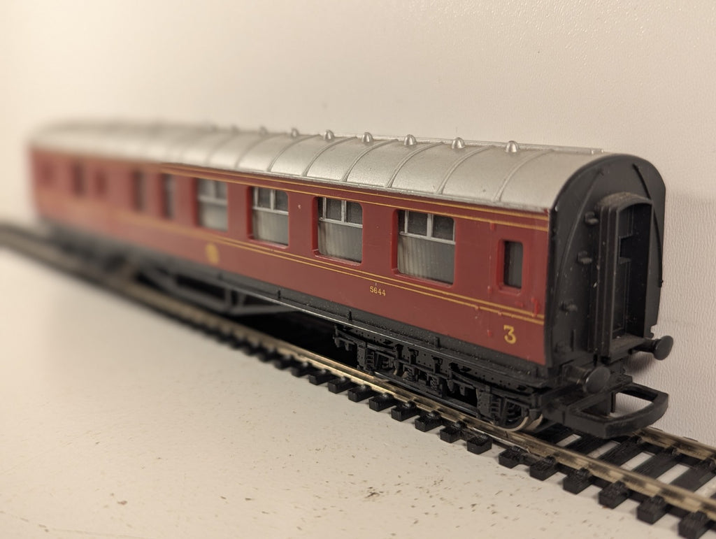 Hornby OO Gauge LMS Stanier Brake Third Coach Passenger Coach 5644