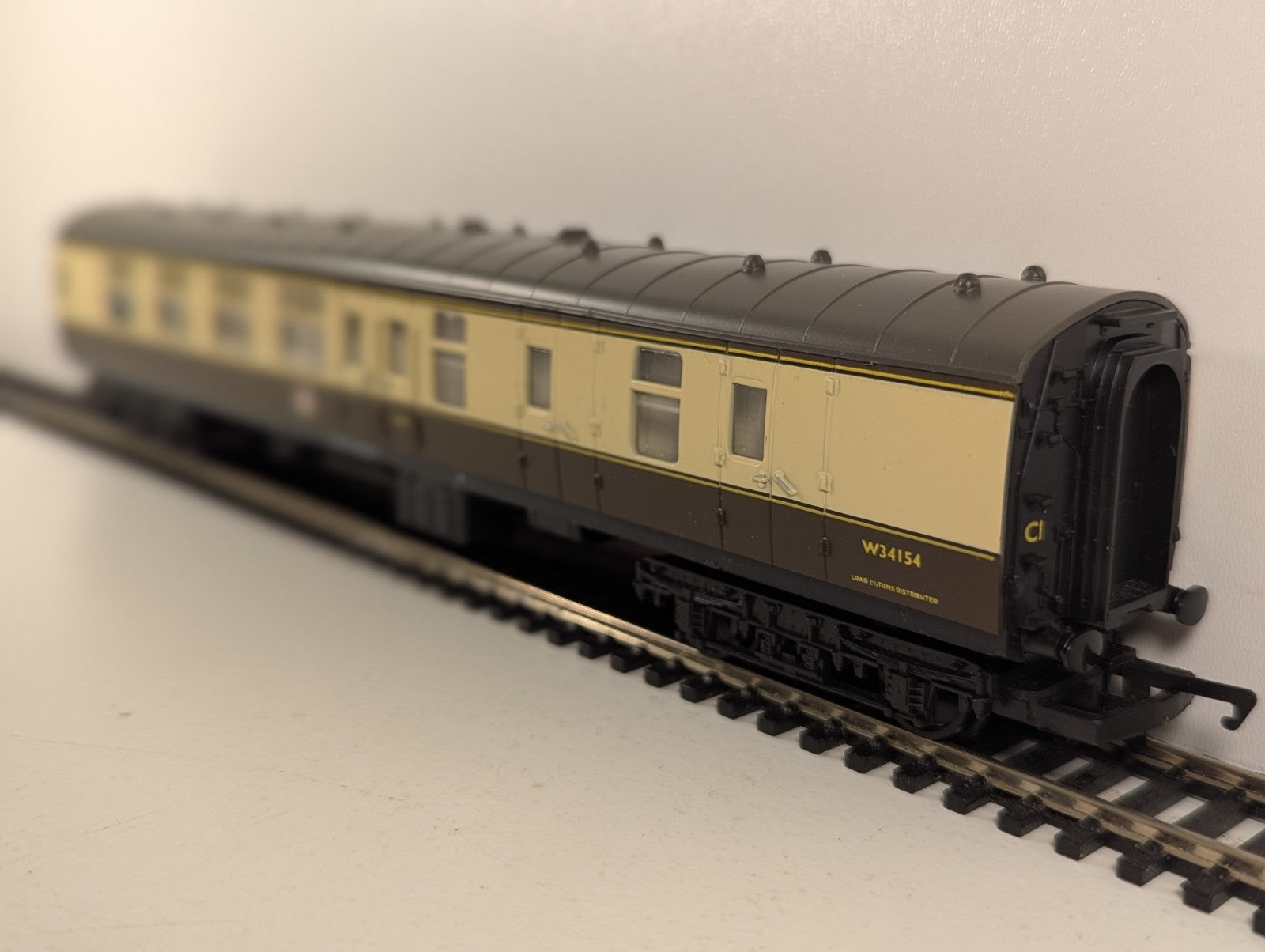 Hornby OO Gauge BR Mk1 Brake Second Corridor (BSK) Passenger Coach