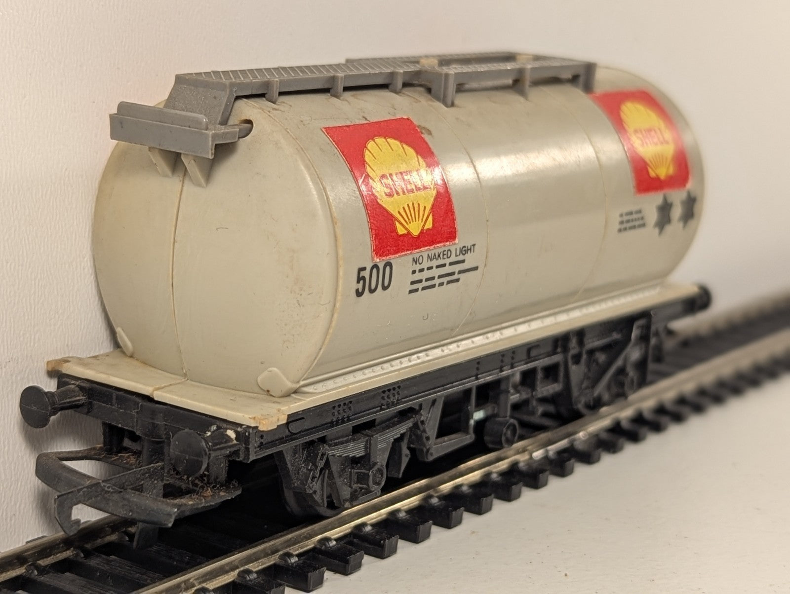 Hornby Railways R020 OO Gauge Shell Tank Wagon - Boxed