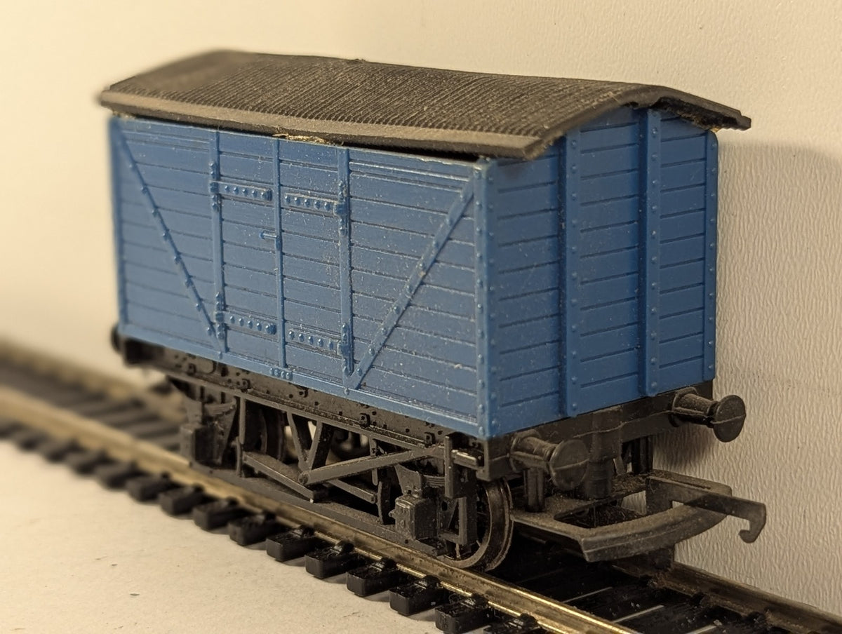 Tri-ang OO Gauge Ventilated Goods Van Goods Wagon Blue R12