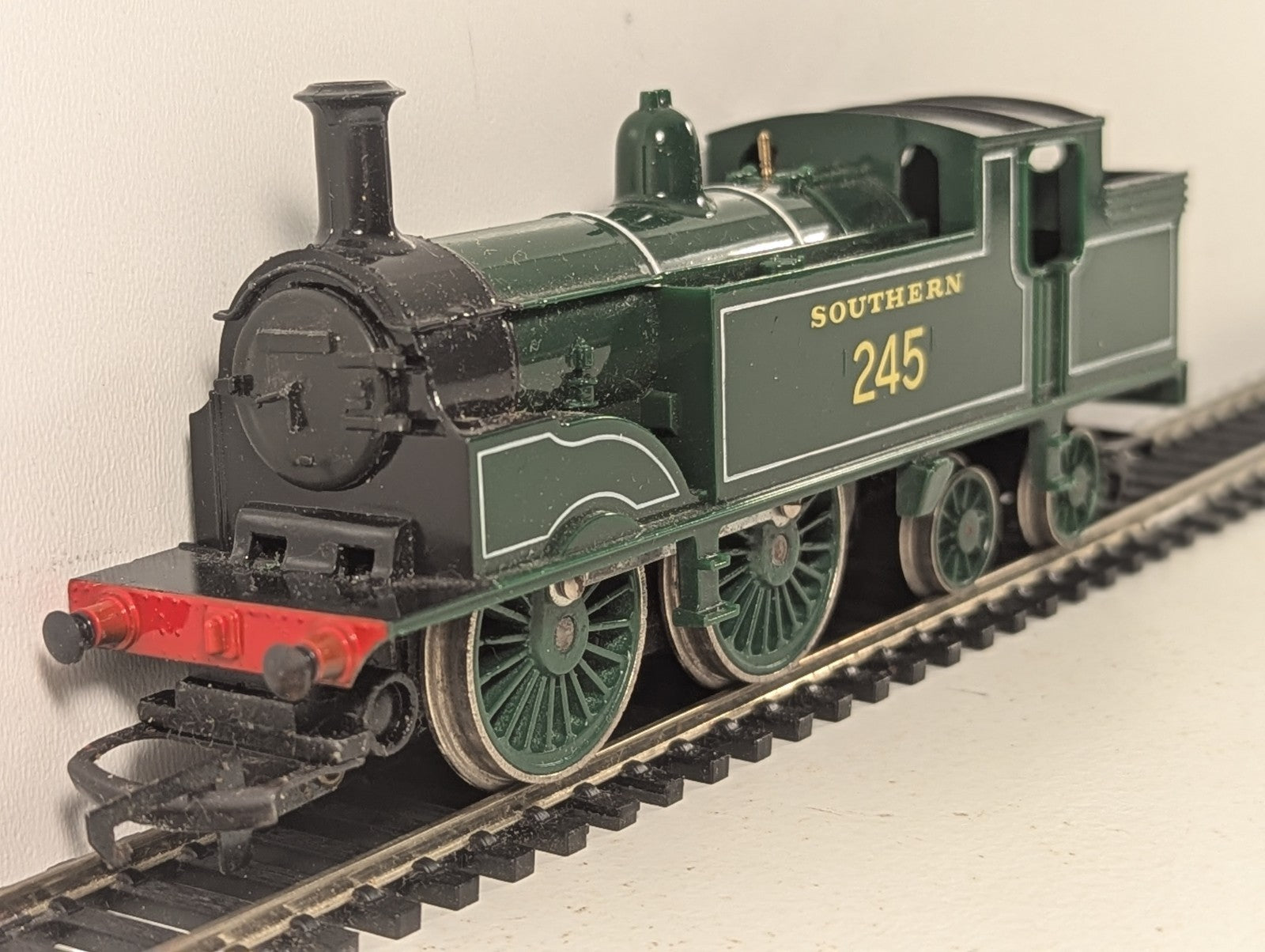 Tri-ang Hornby OO Gauge Class M7 0-4-4T Locomotive 245 Southern Green