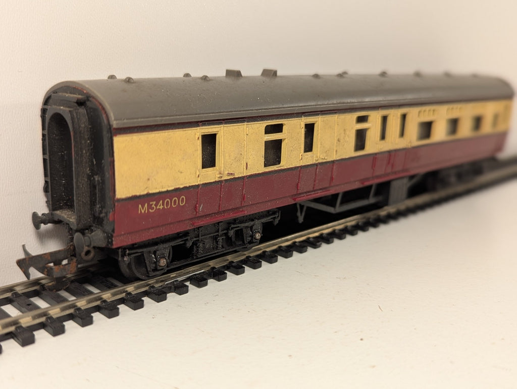 Tri-ang OO Gauge BR Brake 3rd Coach Blood & Custard