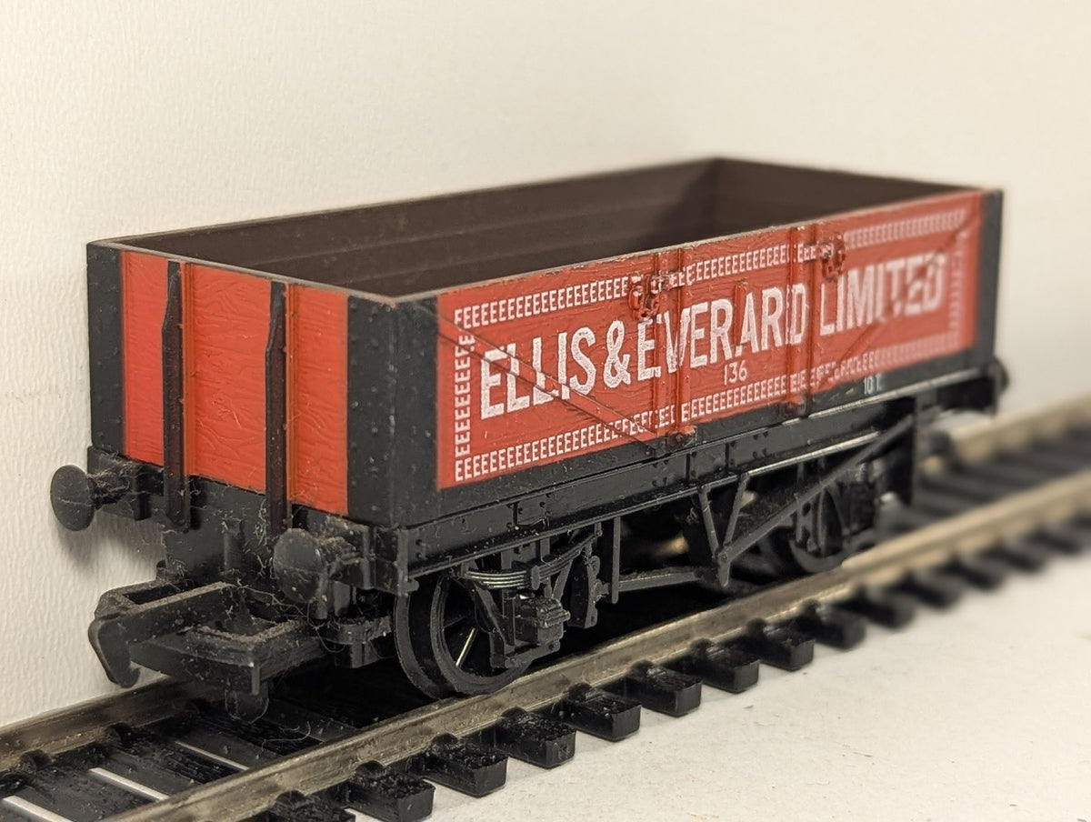 Mainline OO Gauge 7 Plank Wagon Ellis & Everard Goods Wagon 136
