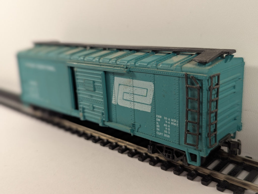 Roco HO Gauge Penn Central 40ft Boxcar 167012