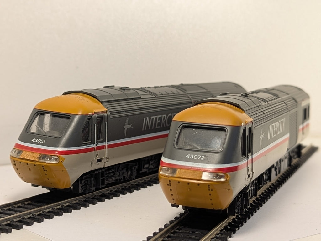 Hornby OO Gauge Class 43 HST 2 Car Set 43051 & 43072