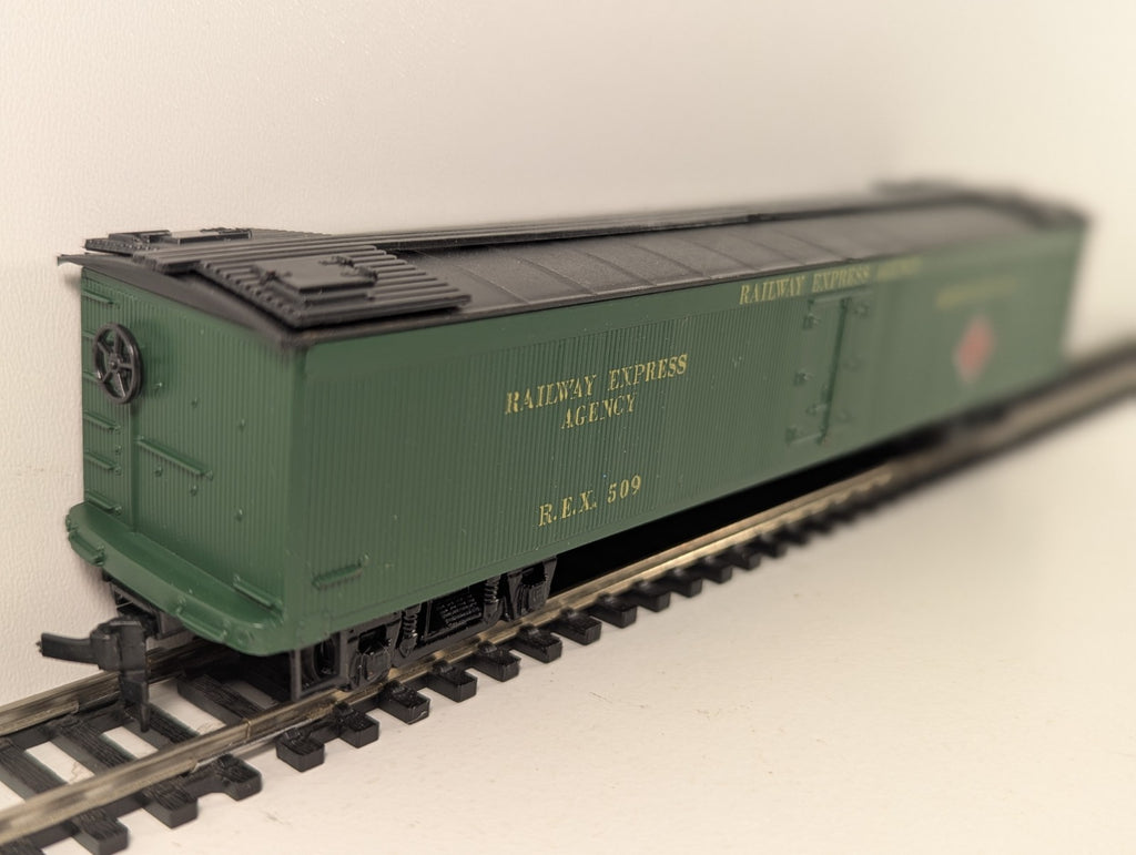 Roundhouse MDC Express Refrigerator Car – REA HO Scale