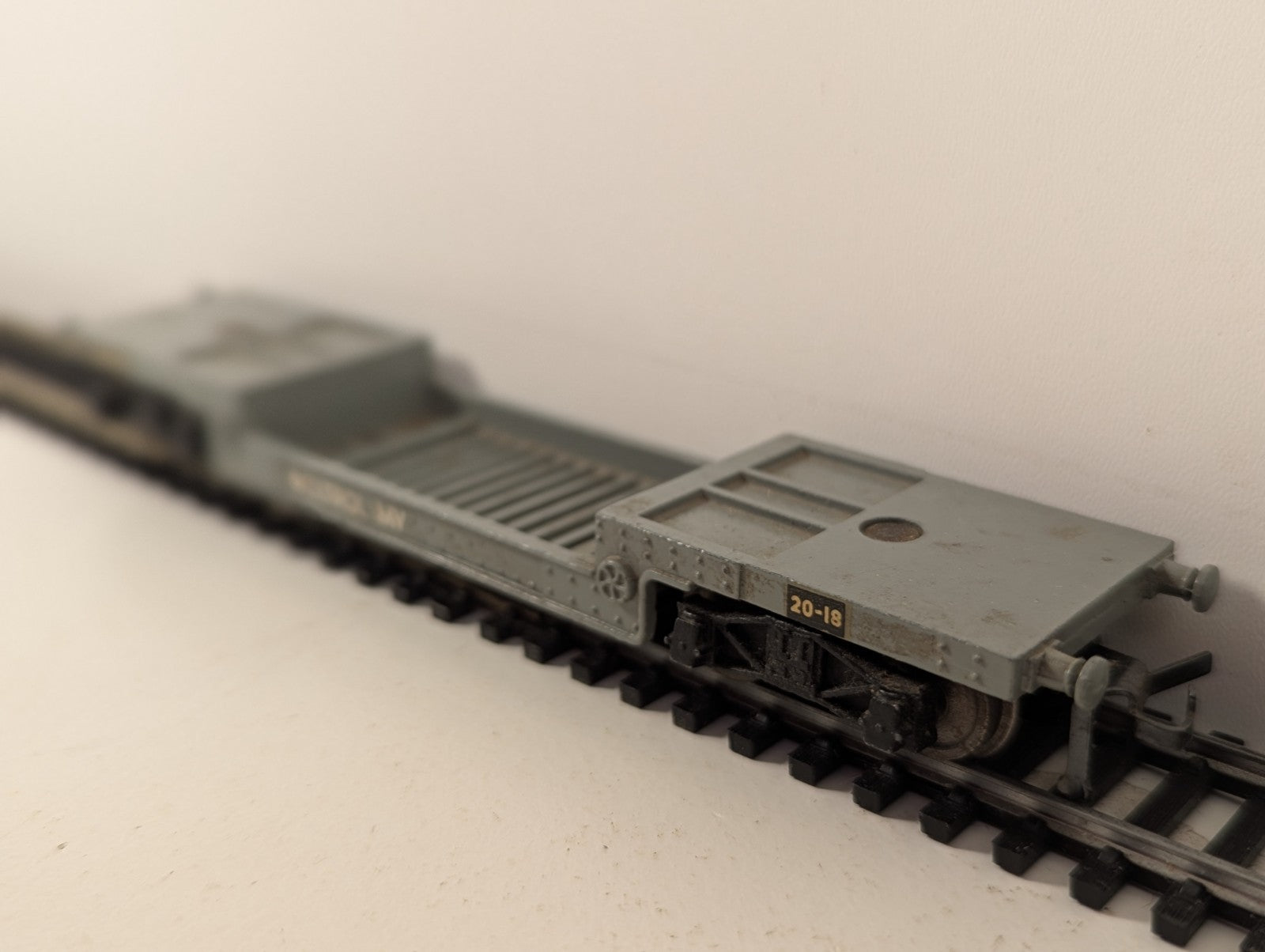 Hornby Dublo 32053 OO Gauge 40 Ton Bogie Well Wagon