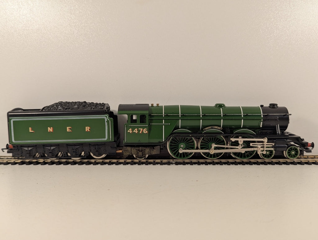 Hornby R042 LNER Class A1 4-6-2 “Royal Lancer” LNER Green