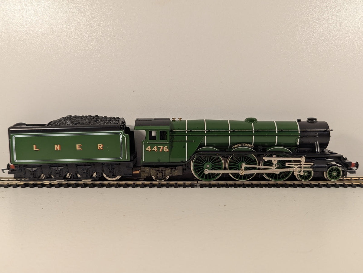 Hornby R042 LNER Class A1 4-6-2 “Royal Lancer” LNER Green