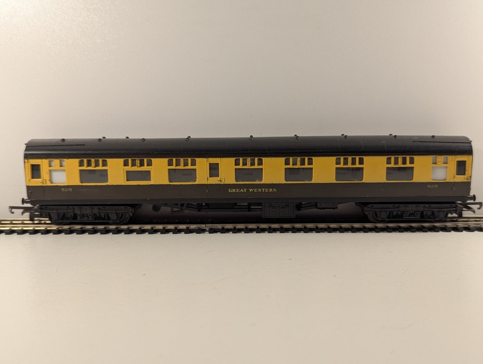 Tri-ang R743 OO Gauge GWR Composite Coach