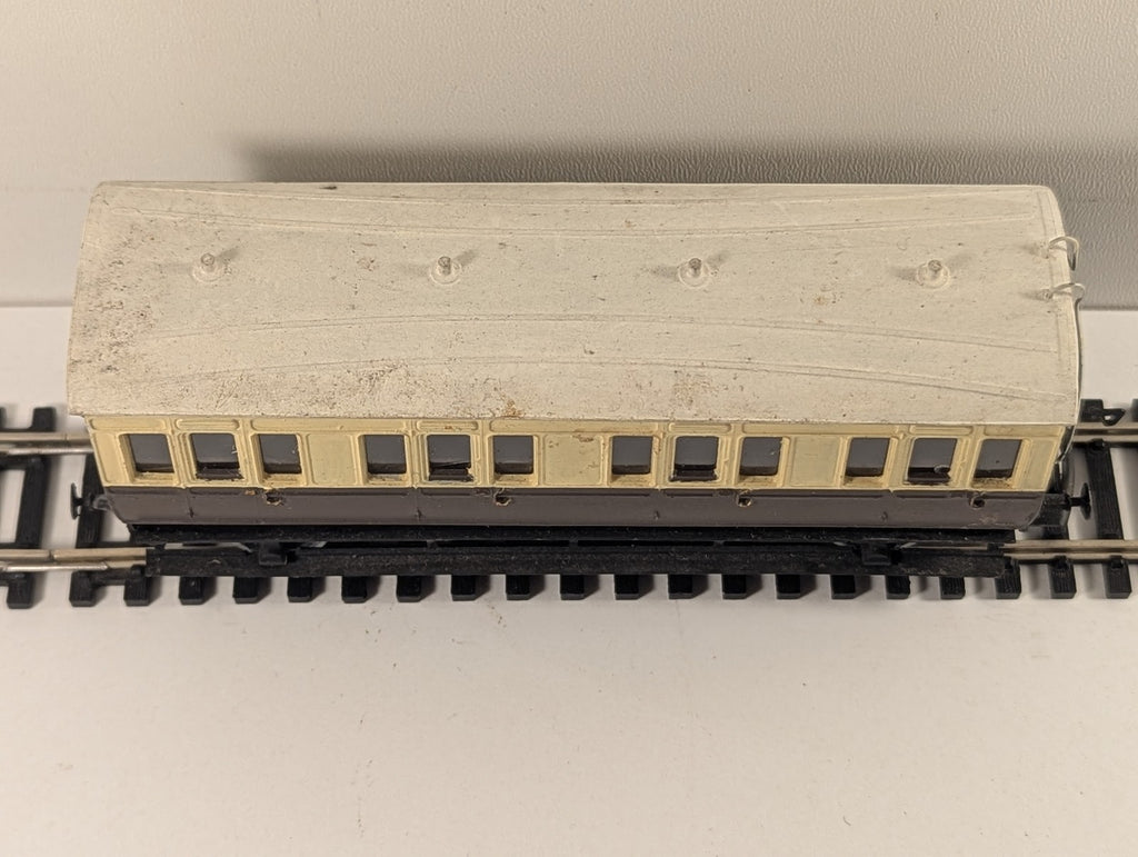 Ratio OO Gauge GWR 4-Wheel Coach Passenger Coach GWR Chocolate & Cream
