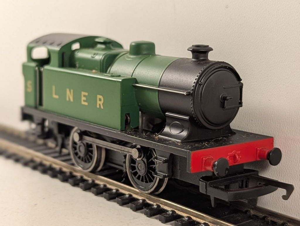Hornby OO Gauge LNER Industrial 0-4-0 Locomotive 5 LNER Green R2671