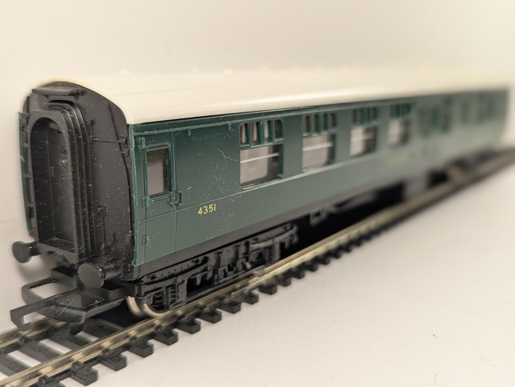 Hornby OO Gauge Maunsell Brake Third Coach Passenger Coach 4351 Southern Green