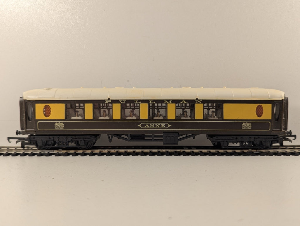 Tri-ang R228 OO Gauge 9-Inch Pullman 1st Class Parlour Coach "Anne"