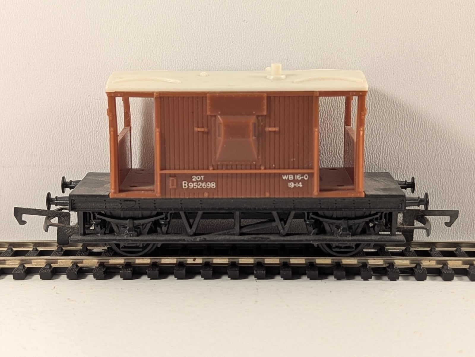 Tri-ang OO Gauge 20T Brake Van