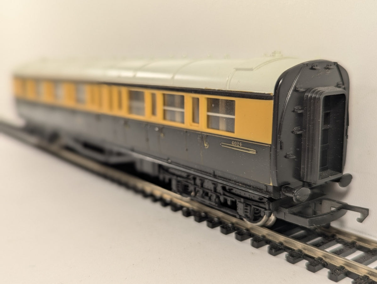 Hornby OO Gauge GWR Composite Coach Passenger Coach 6024 GWR Chocolate and Cream