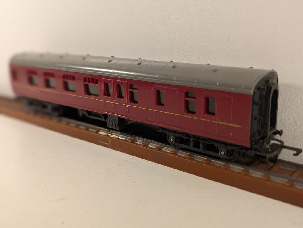 Tri-ang TT Gauge BR Mk1 Corridor Brake Coach