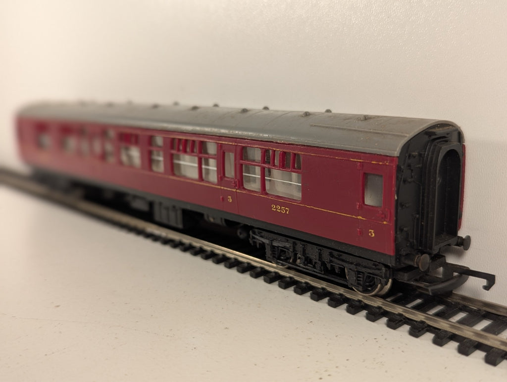 Hornby LMS 3rd Class Corridor Passenger Coach OO Gauge