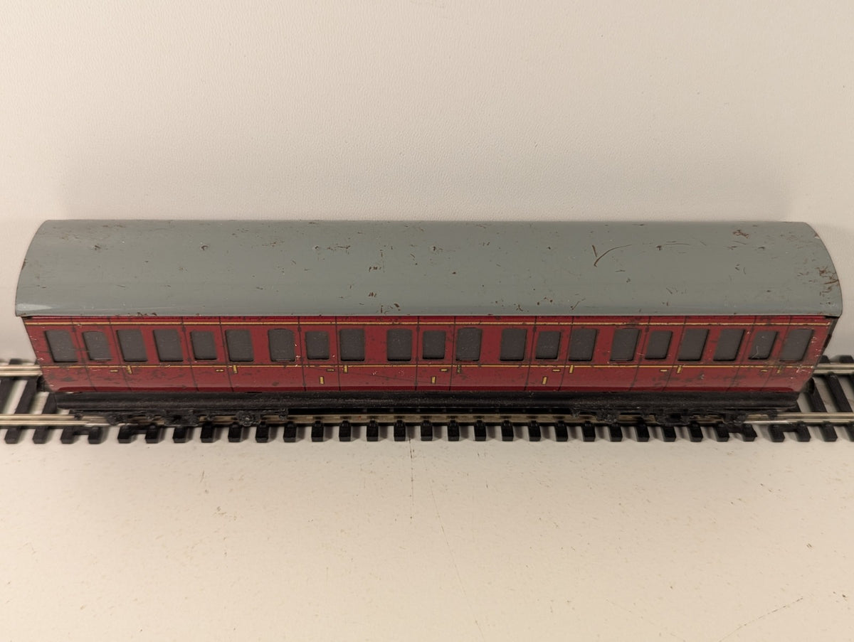 Hornby Dublo OO Gauge Tinplate Suburban Coach 1st Class Compartments