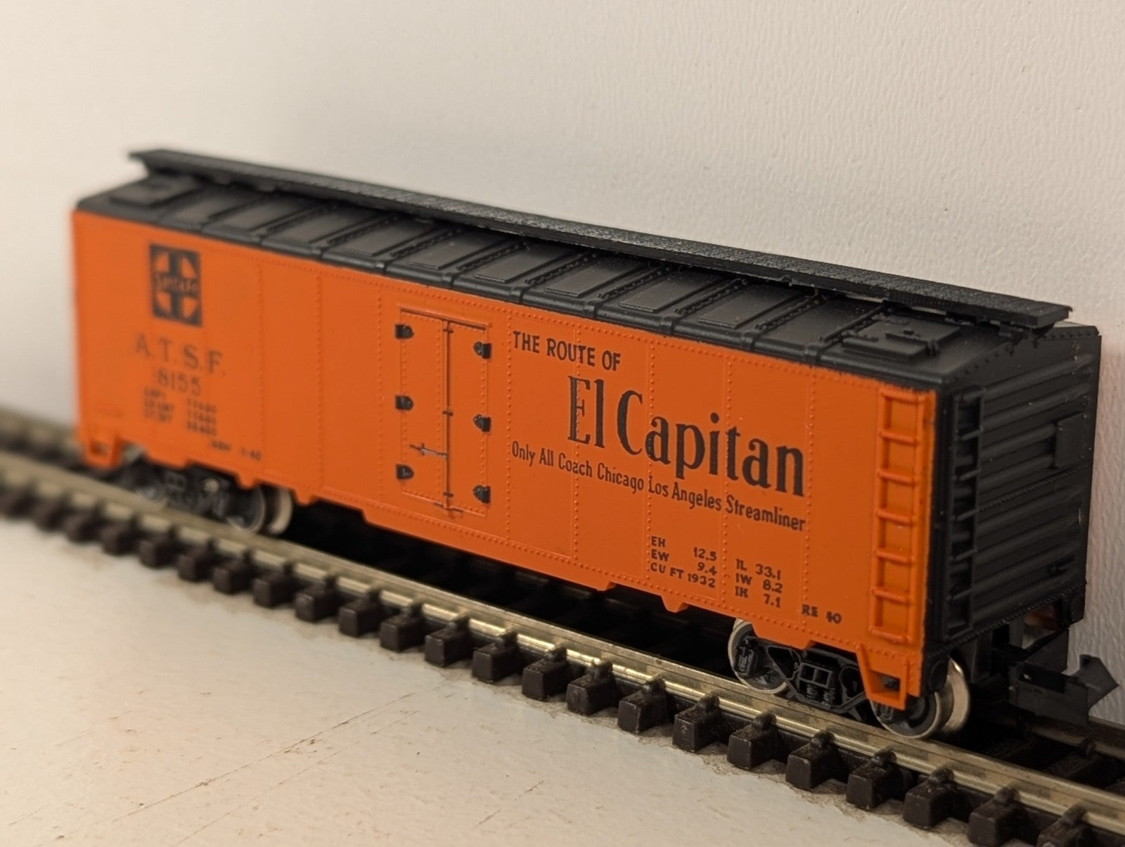 Atlas 2392 N Gauge Orange Reefer Car - Boxed