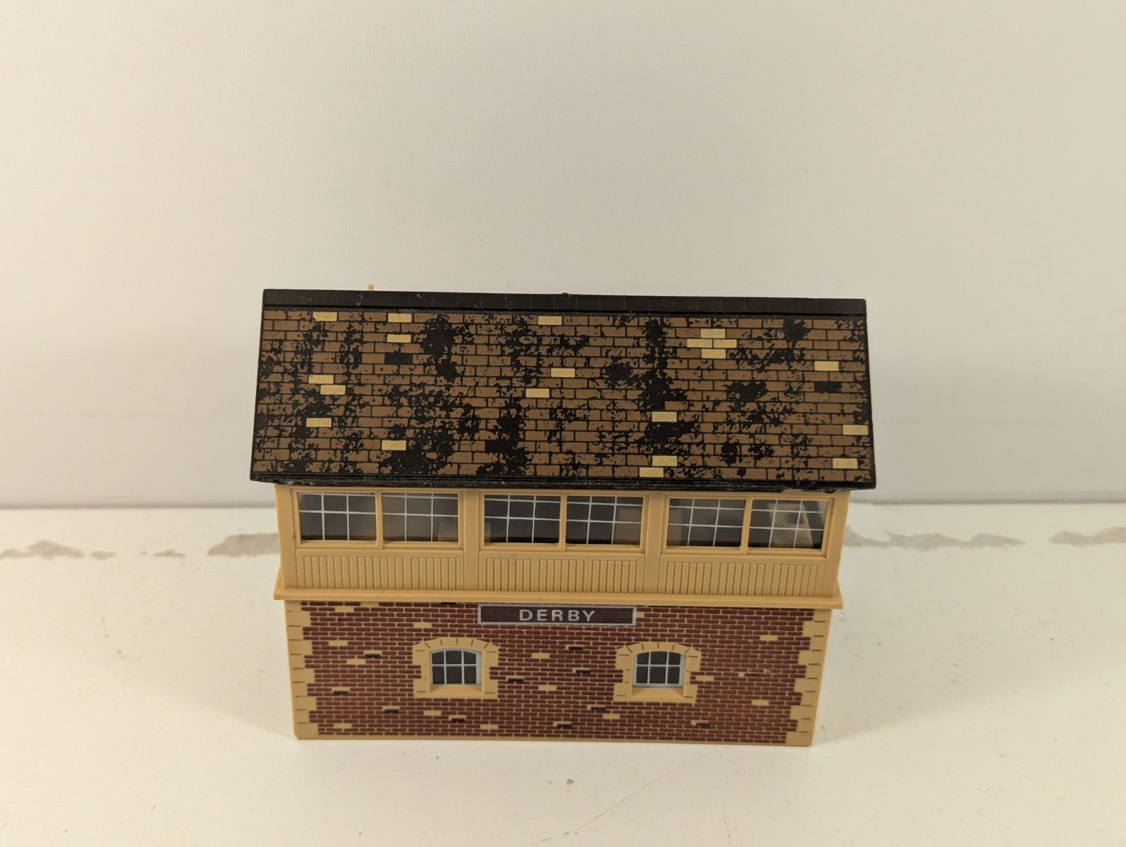 Hornby R503 OO Gauge Railway Signal Box