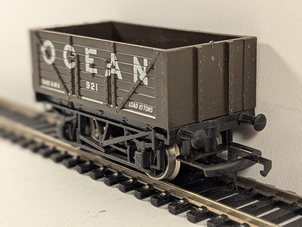 Hornby OO Gauge 7-Plank Open Wagon Goods Wagon 921 Ocean Brown R010