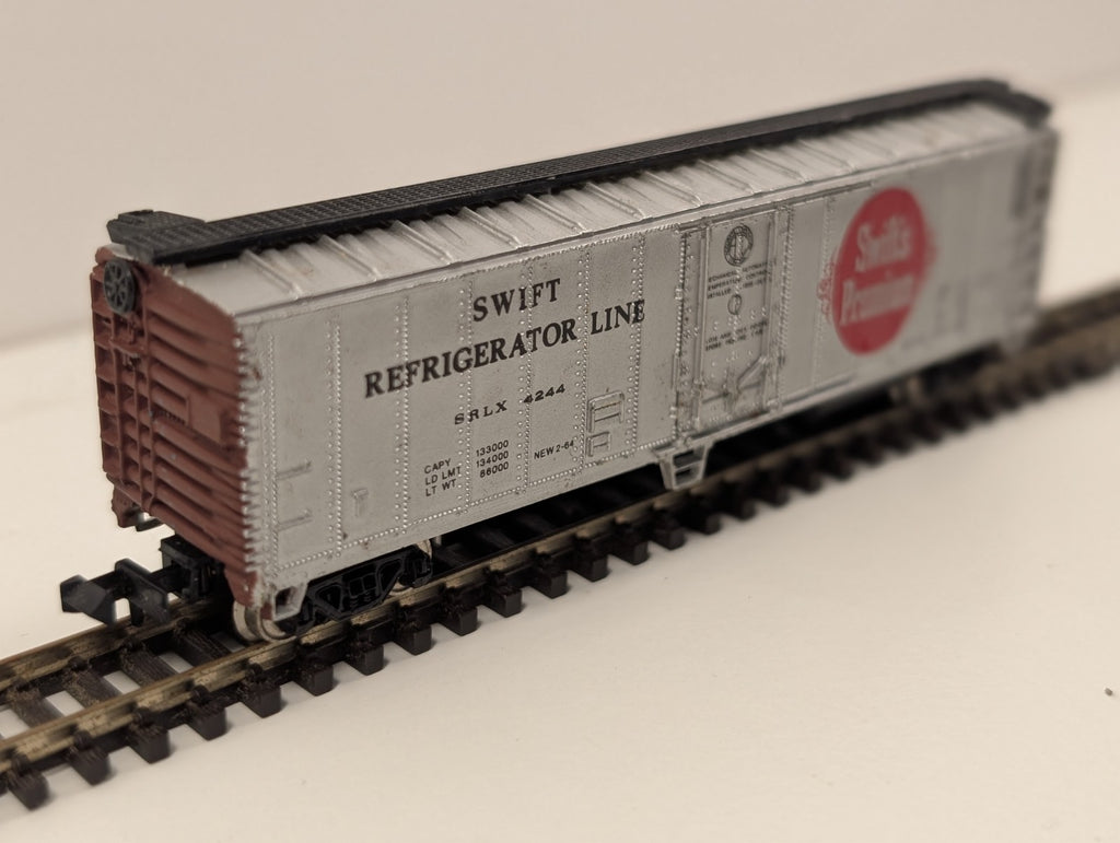 Bachmann N Gauge 51’ Steel Refrigerator Car – Swift’s Premium (SRLX 4244)