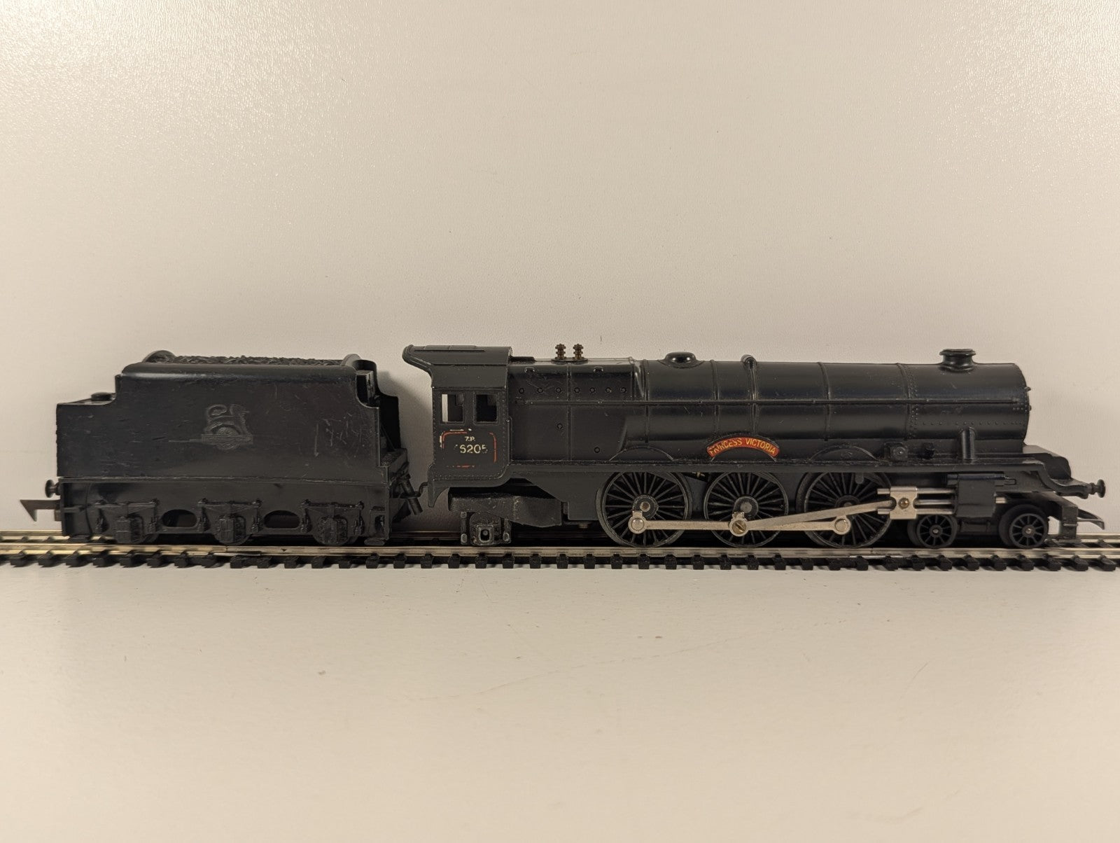 Tri-ang R50 OO Gauge Princess Victoria Poor Runner