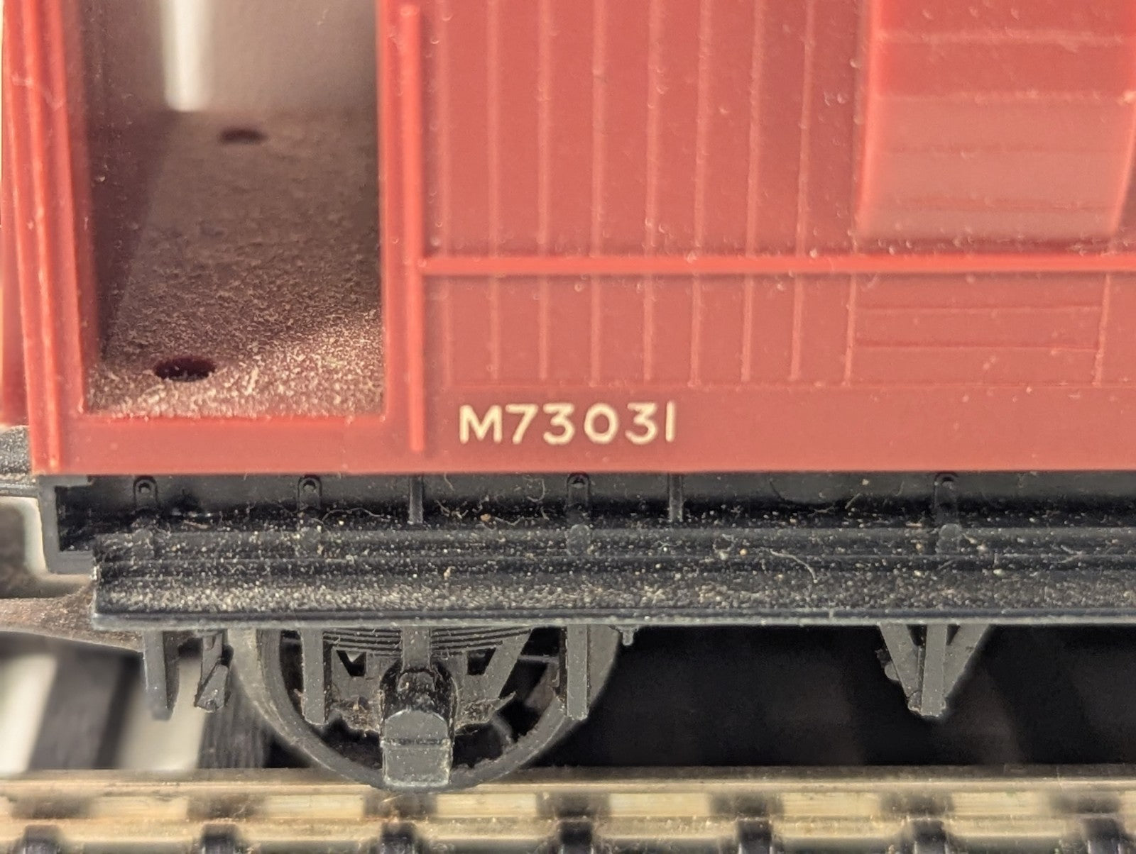 Tri-ang OO Gauge 20 Ton Brake Van M73031 BR Maroon