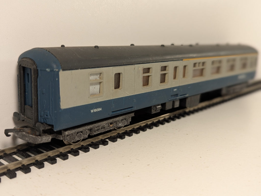 Lima L305303 OO Gauge Mk2B Brake Corridor 1st Coach Blue & Grey