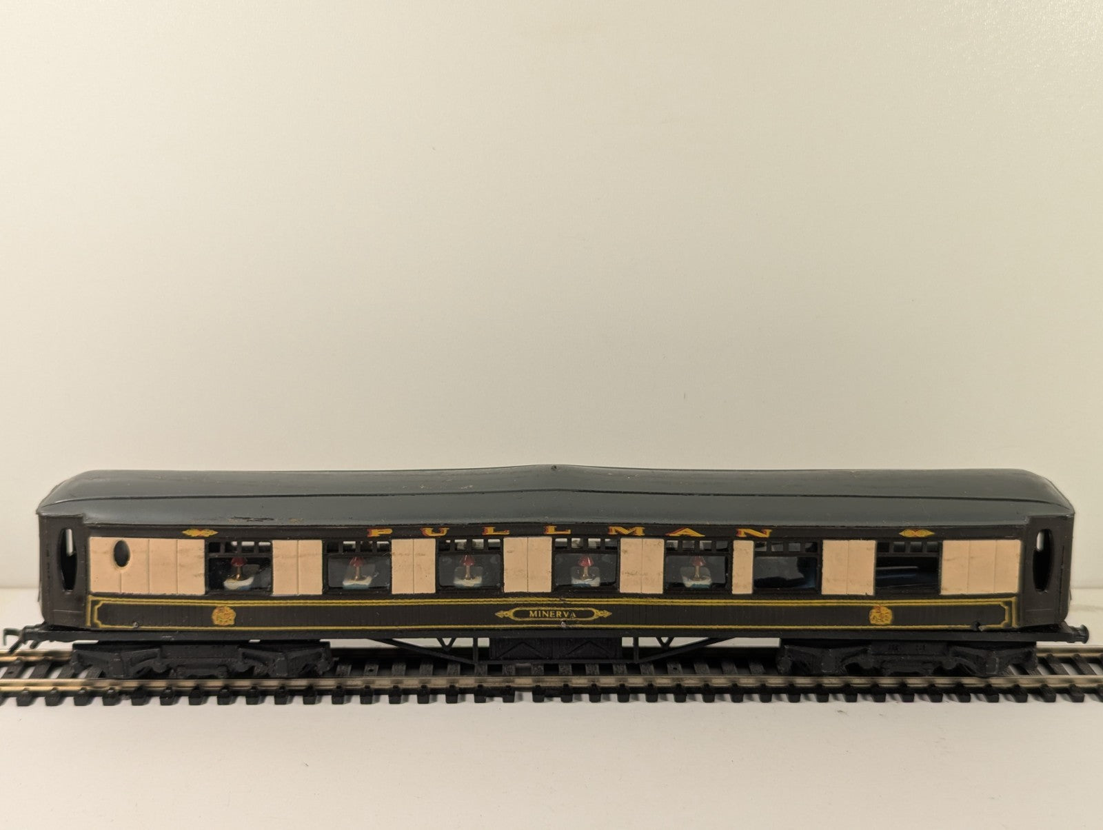 Graham Farish OO Gauge Pullman Parlour Coach Rosemary