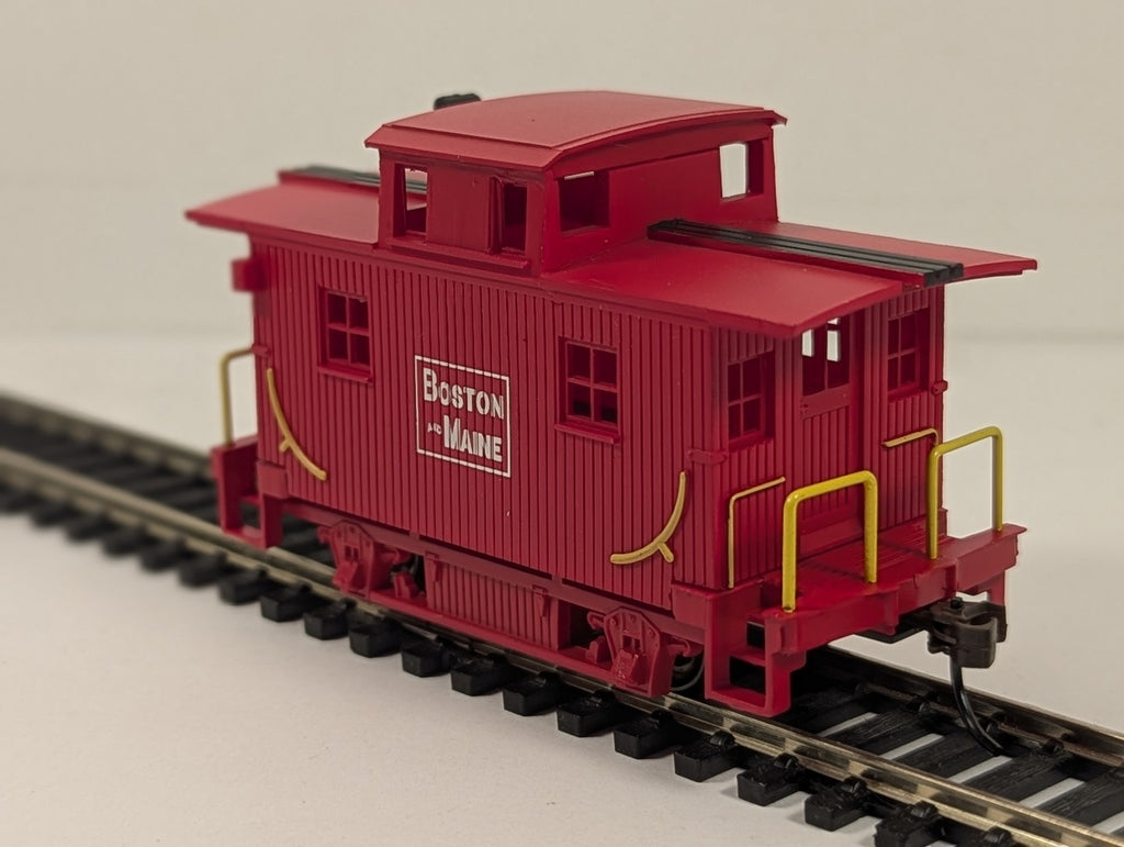 Bachmann HO Gauge Bobber Caboose Boston & Maine 18448