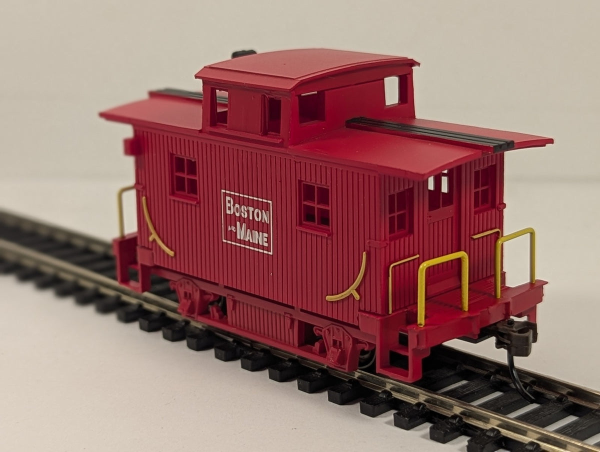 Bachmann HO Gauge Bobber Caboose Boston & Maine 18448