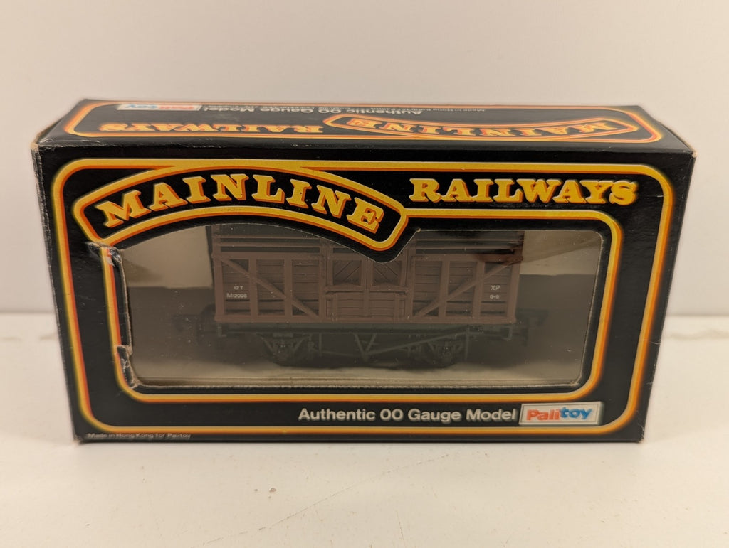 Mainline OO Gauge 37-143 Cattle Wagon BR Bauxite