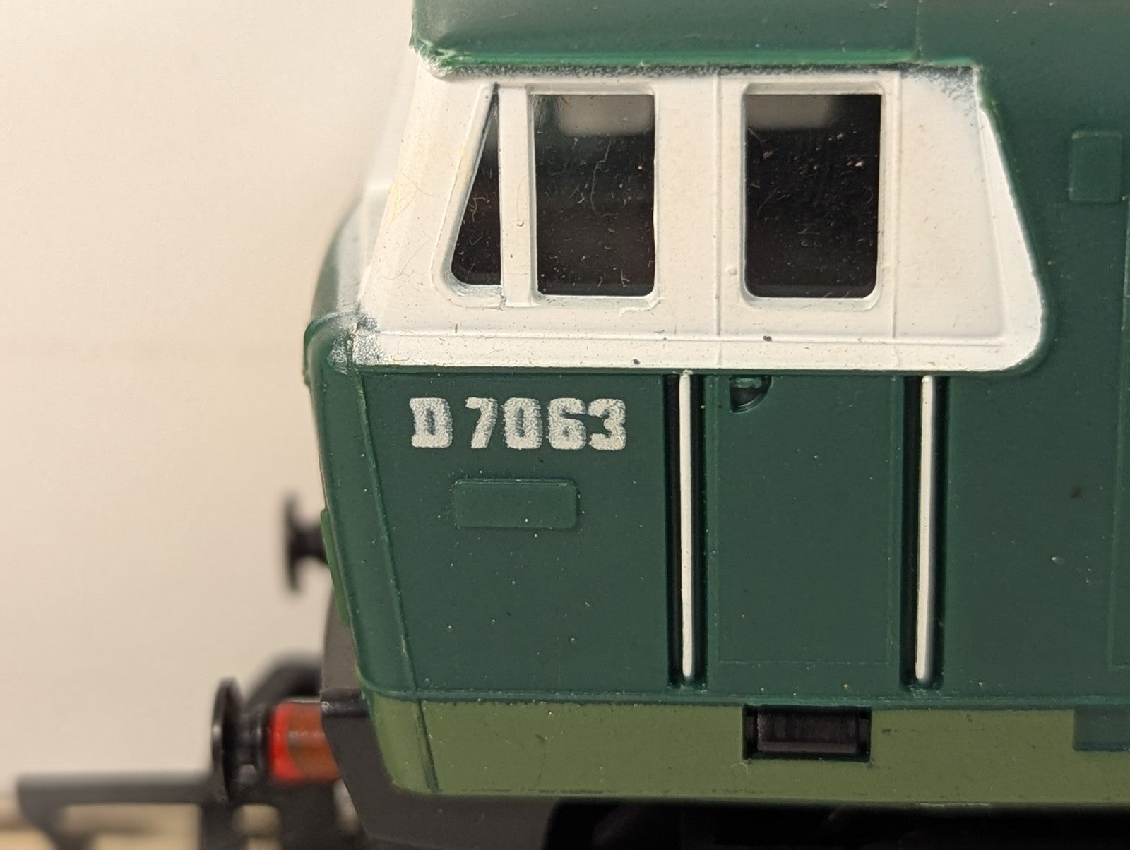 Hornby R072 Class 35 Hymek Locomotive D7063 BR Green