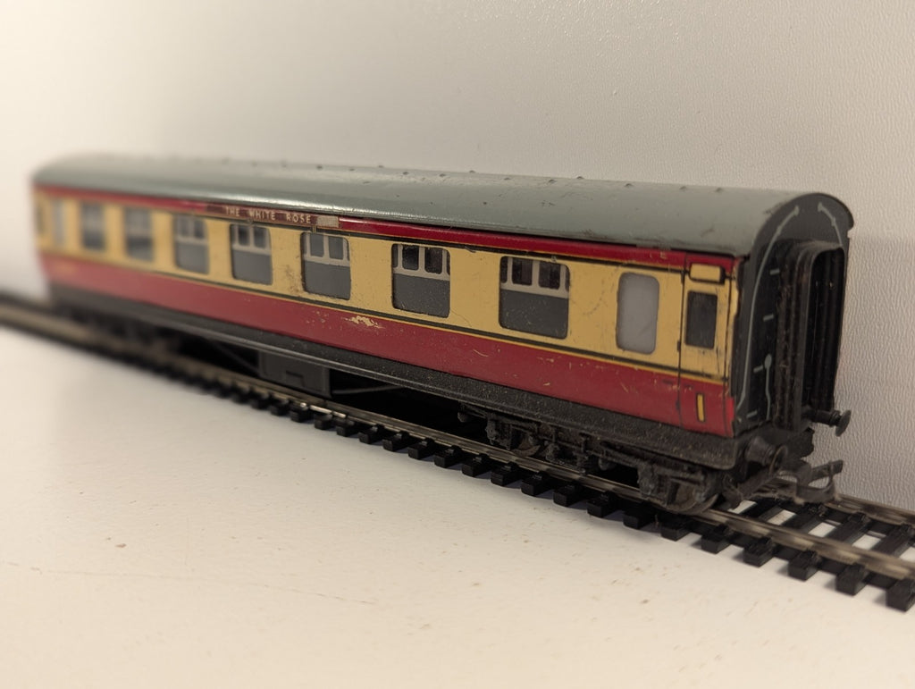 Hornby Dublo OO Gauge D12 First Class Corridor Coach "The White Rose"