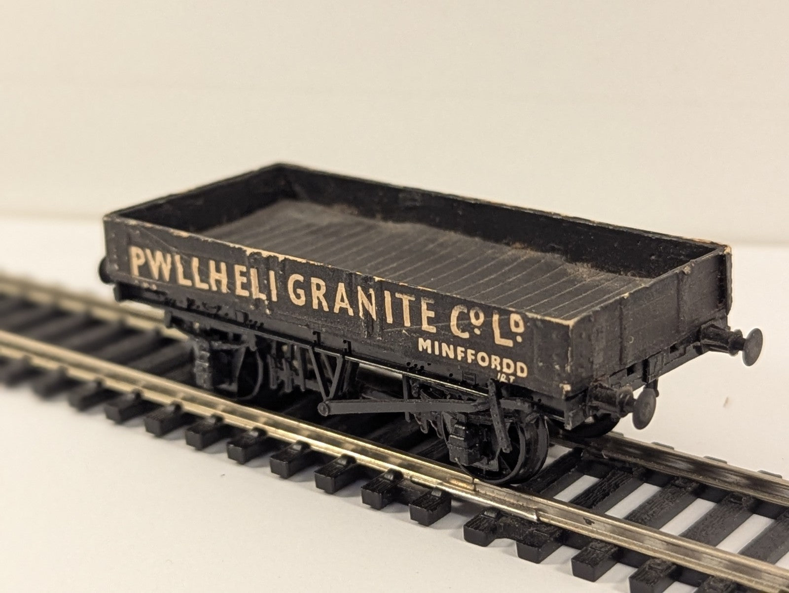 Peco OO Gauge Pwllheli Granite Co. 3 Plank Wagon