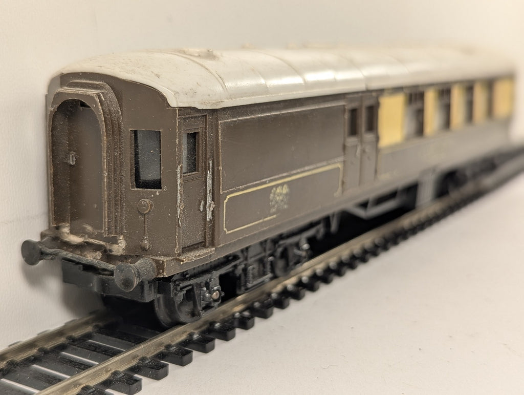 Tri-ang OO Gauge Pullman Car No. 79 Passenger Coach Pullman Umber and Cream R228