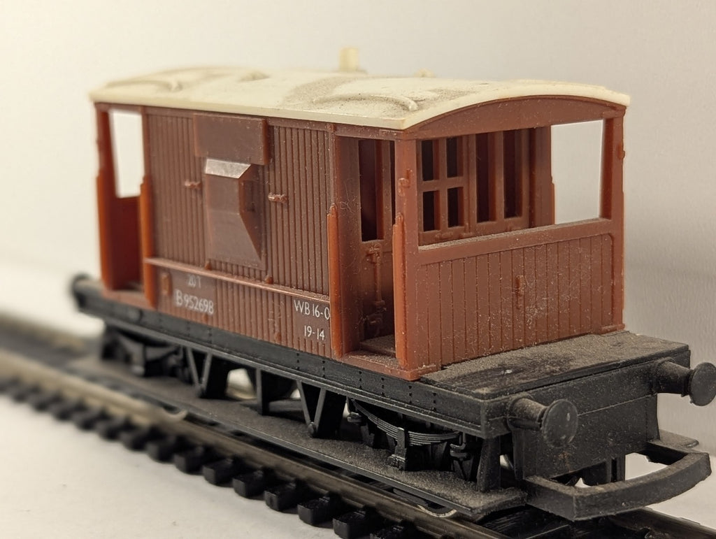 Hornby OO Gauge BR 20 Ton Brake Van B952698 BR Bauxite R16