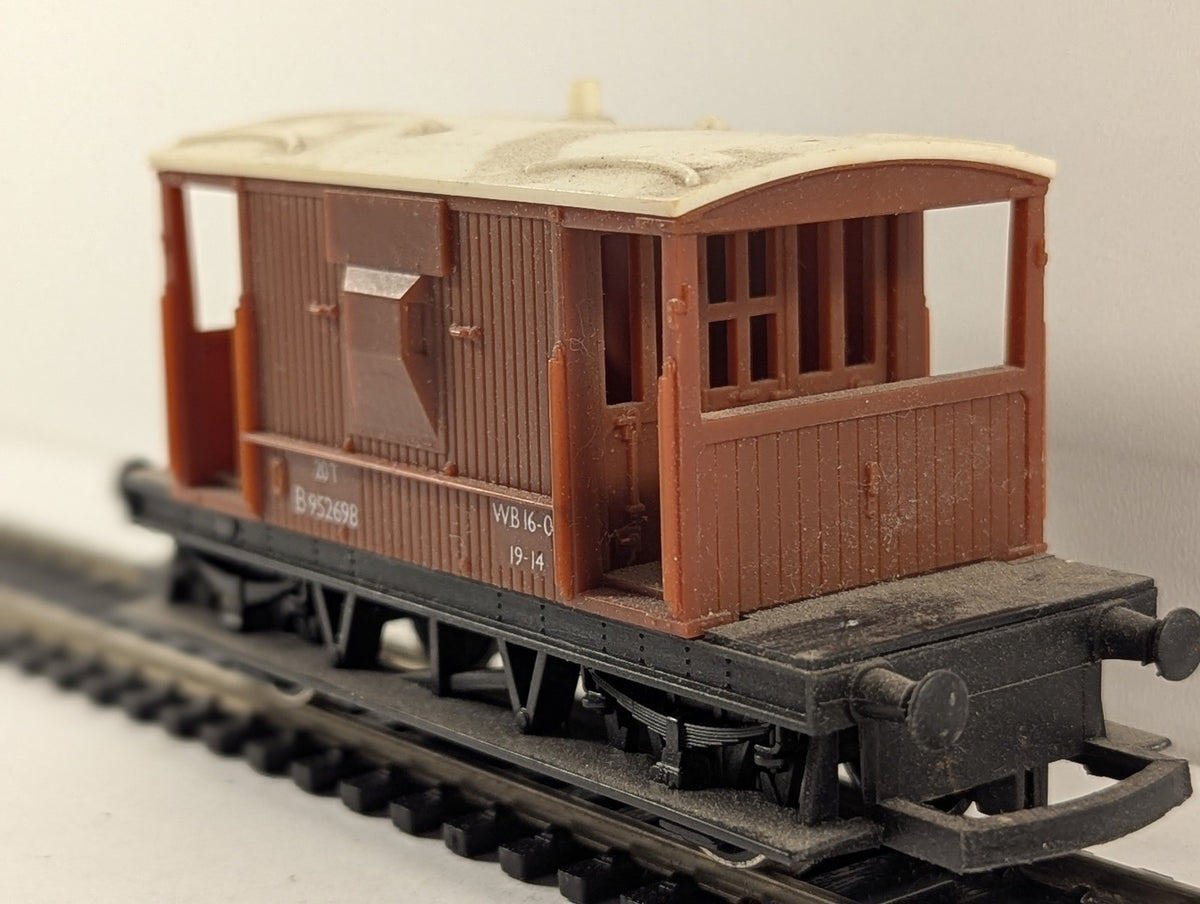 Hornby OO Gauge BR 20 Ton Brake Van B952698 BR Bauxite R16