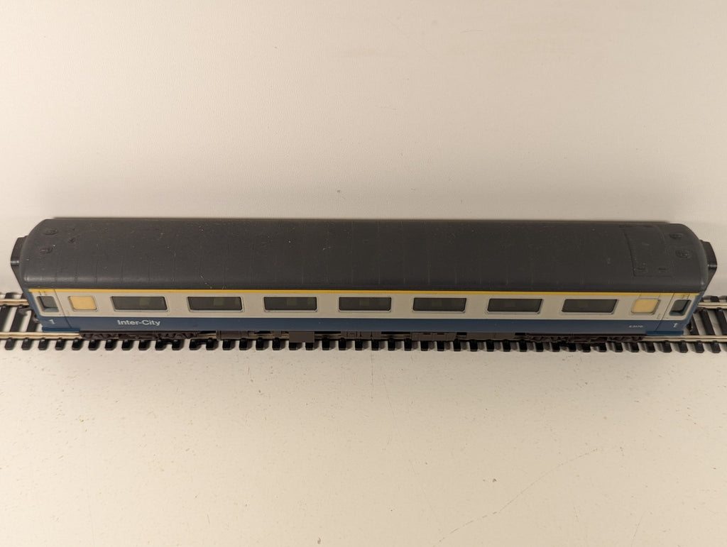 Airfix BR Mk2D First Open Coach OO Gauge