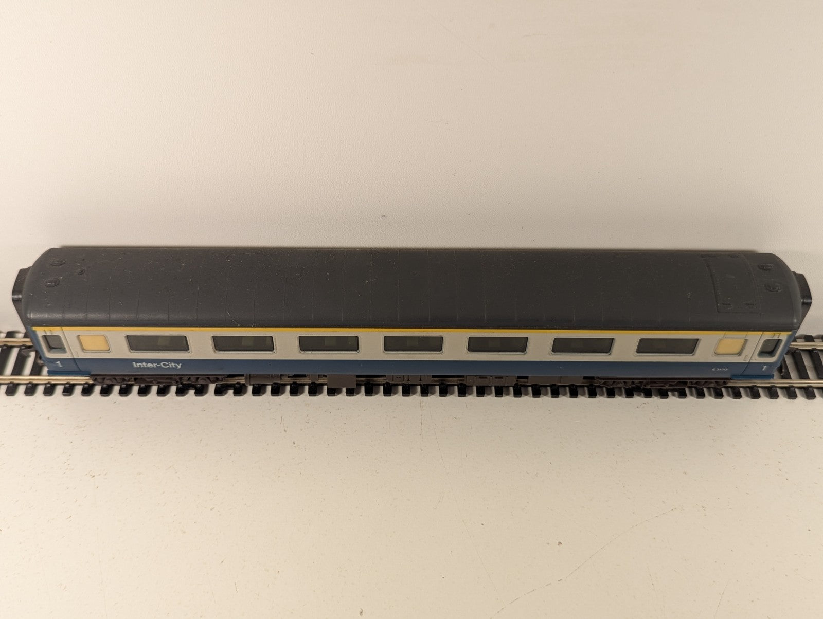 Airfix BR Mk2D First Open Coach OO Gauge