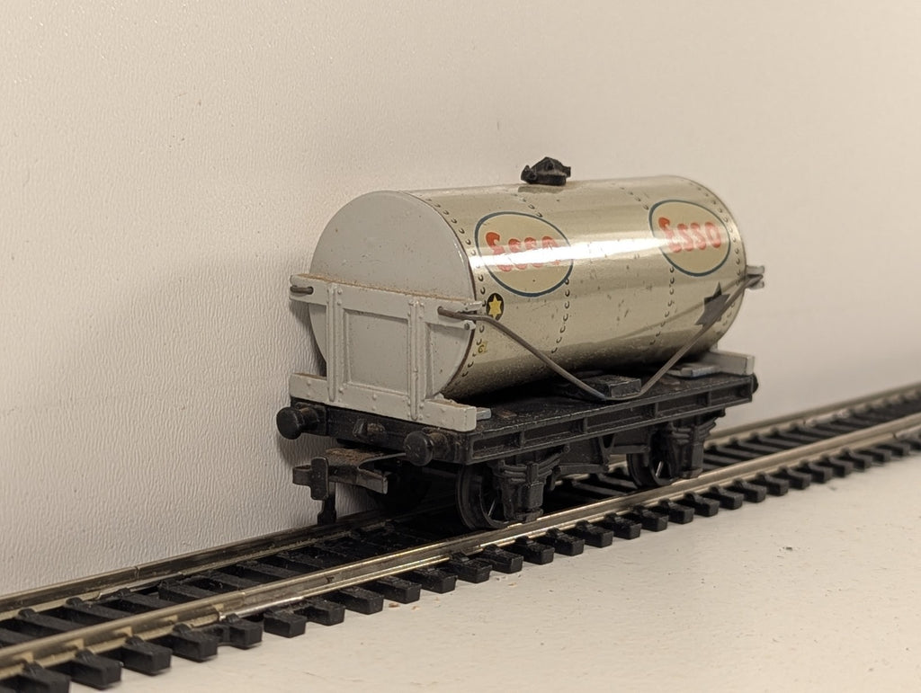 Hornby Dublo 32081 OO Gauge D1 ESSO Petrol Tank Wagon - Boxed