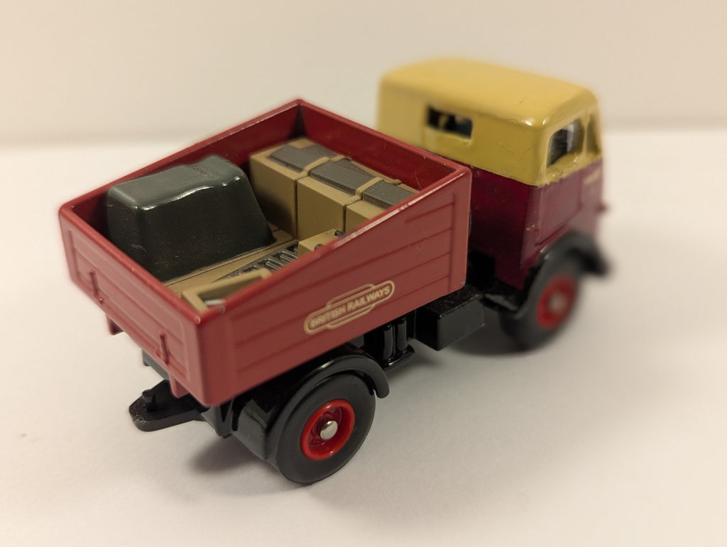 Lledo 1/76 Scale DG114000 - AEC Mammoth Ballast (British Railways) Red/Cream