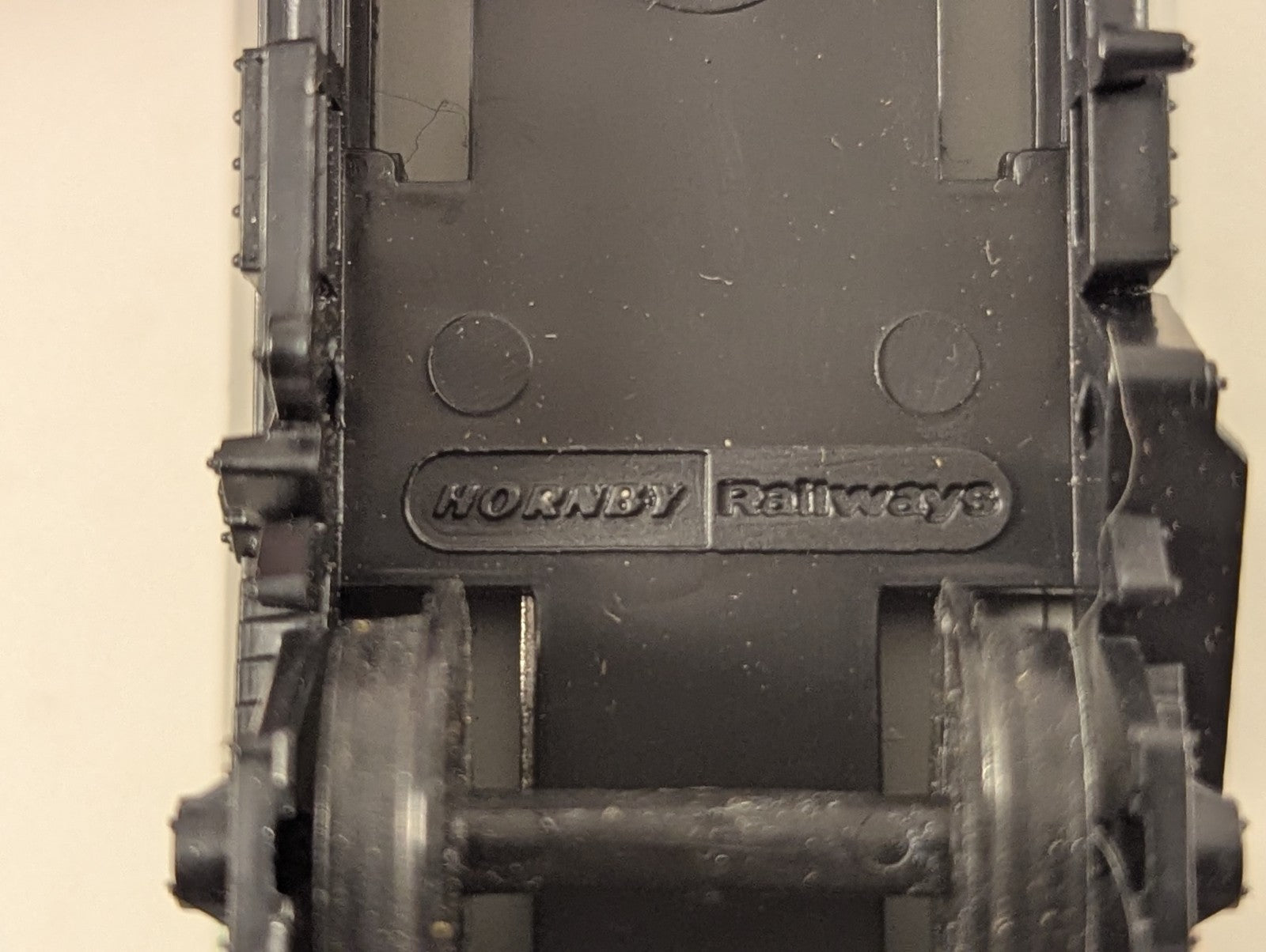 Hornby OO Gauge Procor BP Chemicals Tank Wagon Goods Wagon CU2 BP Chemicals Grey
