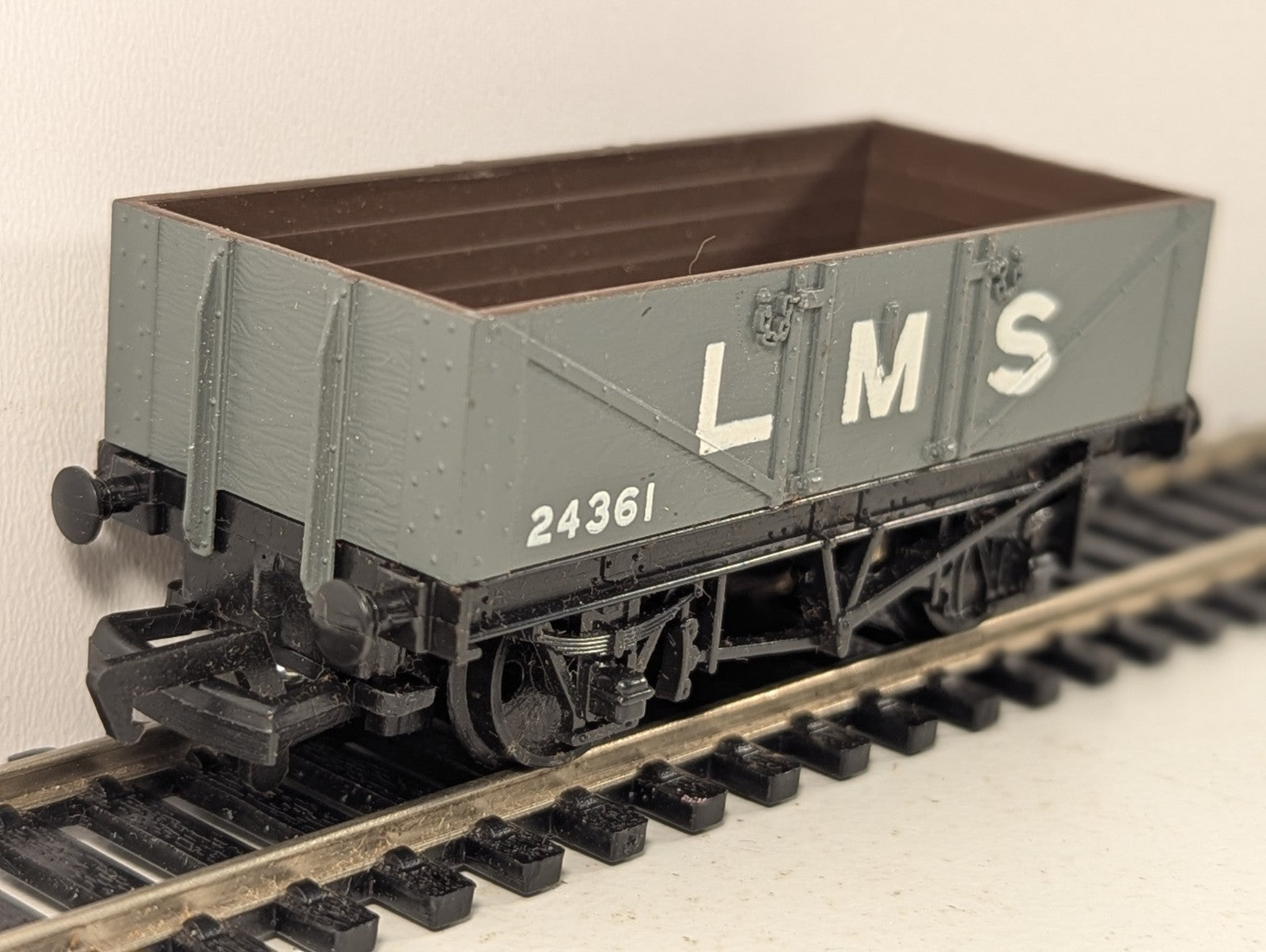 Mainline 37-130 LMS 5 Plank Open Wagon Grey OO Gauge - Boxed