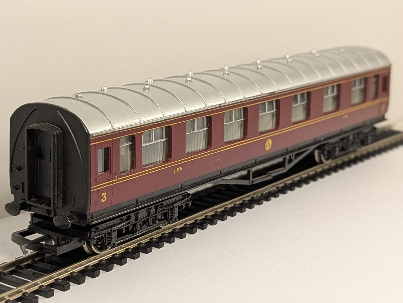 Hornby OO Gauge LMS Period III Corridor 3rd and 1st Class composite Coach