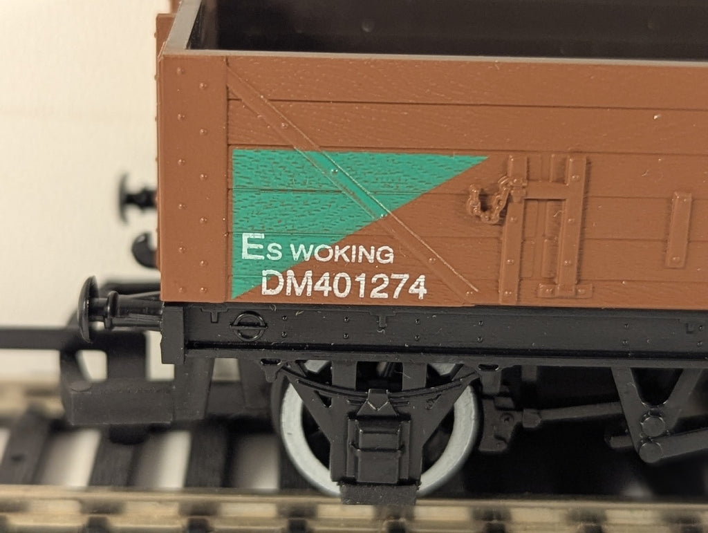Hornby OO Gauge 5 Plank Open Wagon 'Es Woking' DM401274 BR Brown (Engineers)