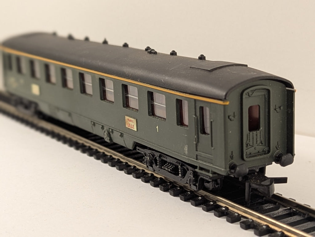 Hornby Acho HO Gauge 734 Paris–Lille Green 1st Class Coach