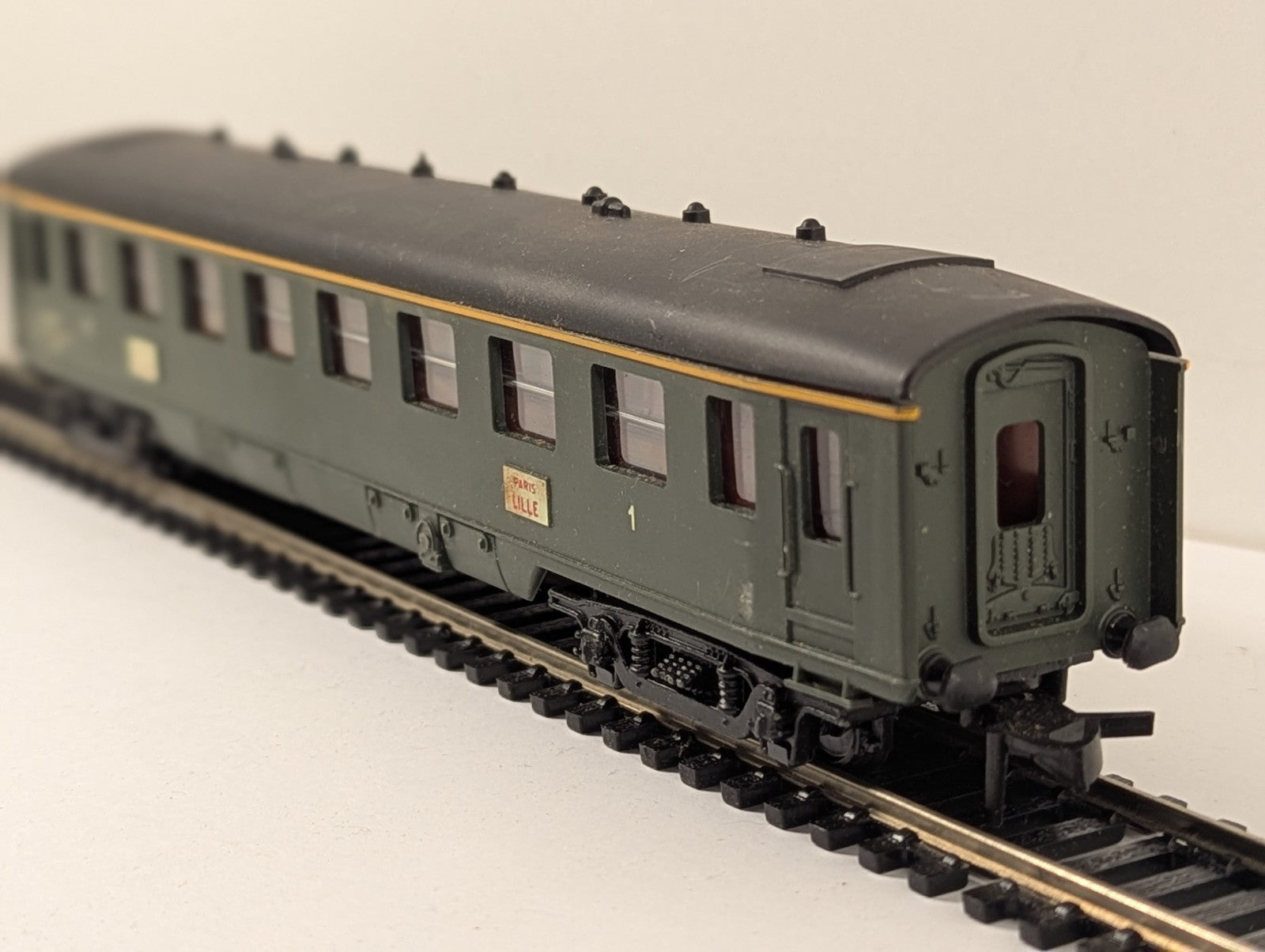 Hornby Acho HO Gauge 734 Paris–Lille Green 1st Class Coach